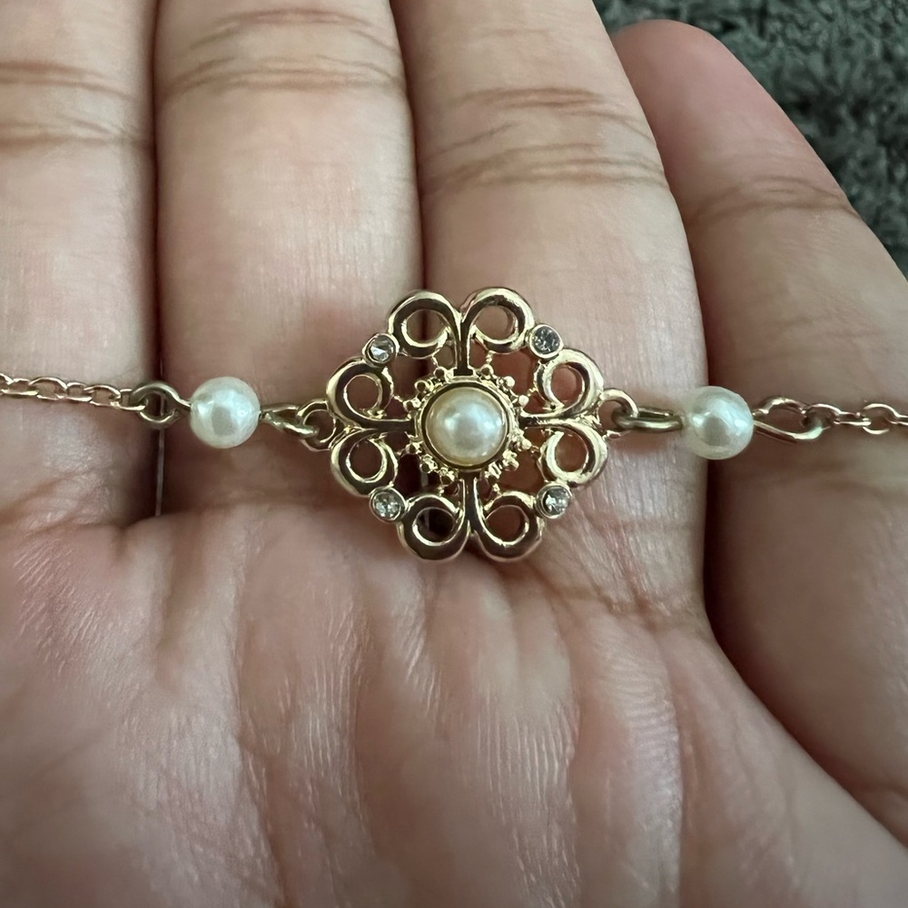 Mary Kay Gold Color Flower Bracelet with Cubic Zirconium & Pearl Coated Beads